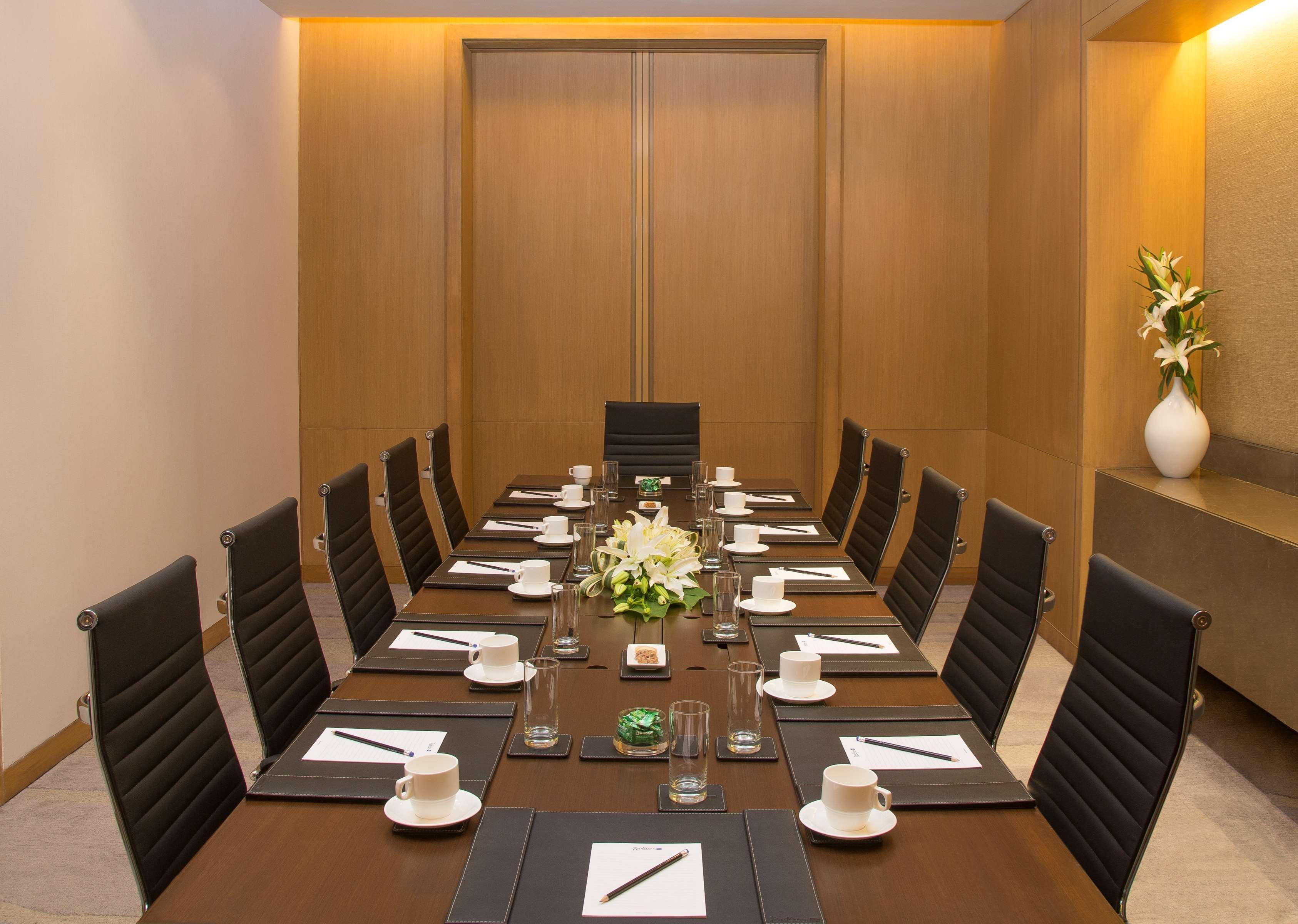 Radisson Blu Hotel Гувахати Екстериор снимка Boardroom at the Park, New Delhi