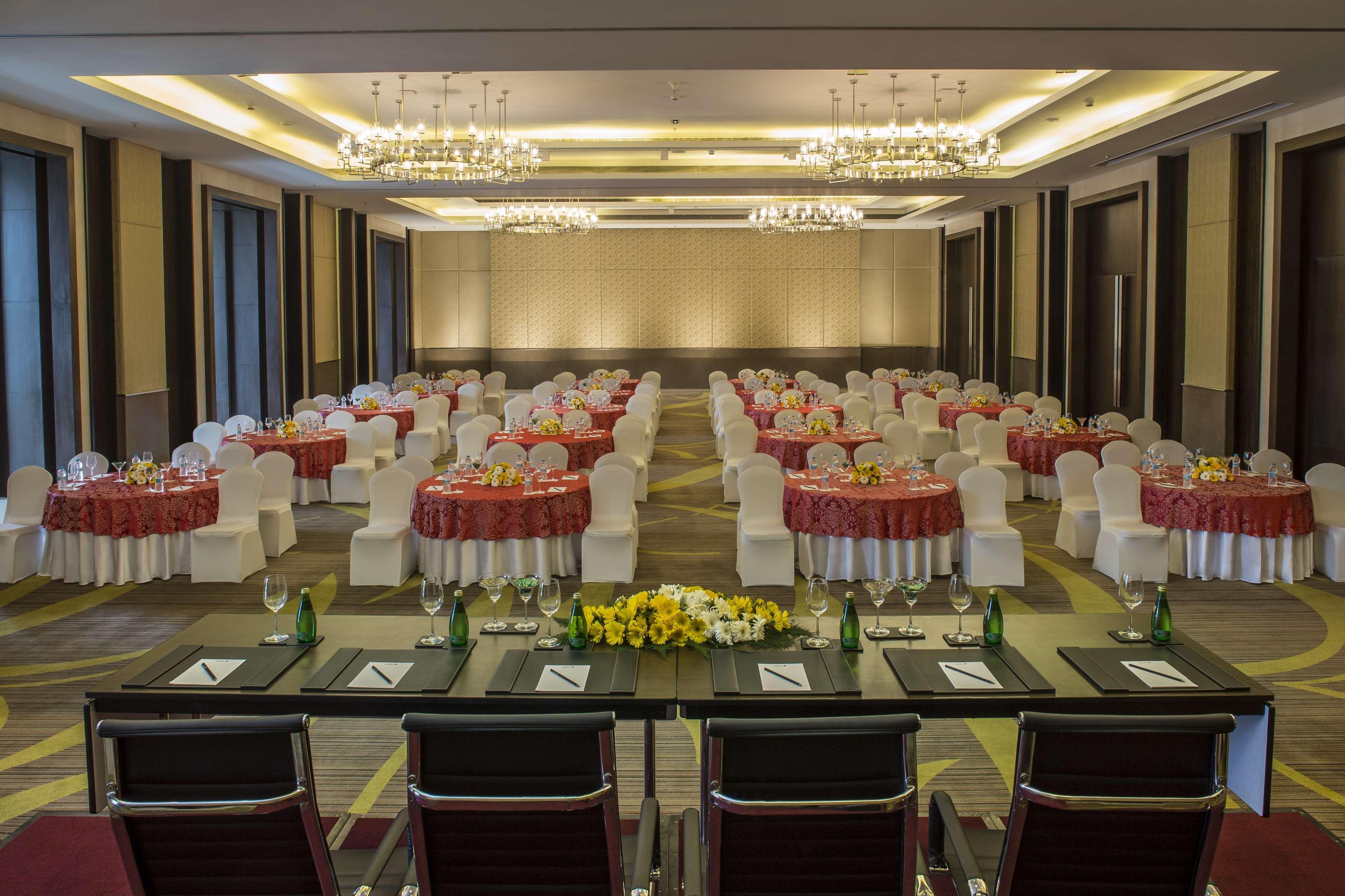 Radisson Blu Hotel Гувахати Екстериор снимка The Grand Ballroom