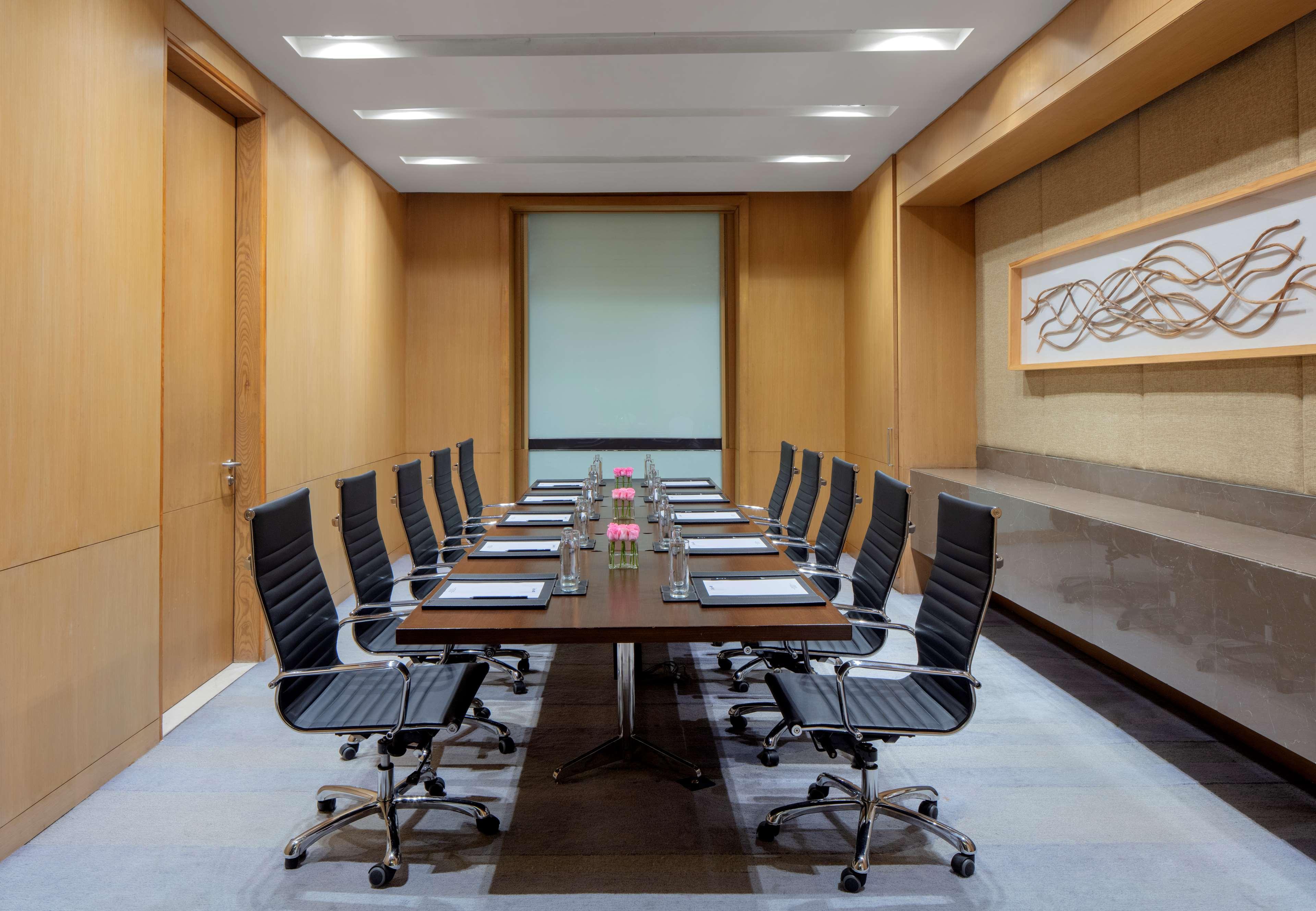 Radisson Blu Hotel Гувахати Екстериор снимка Meeting room