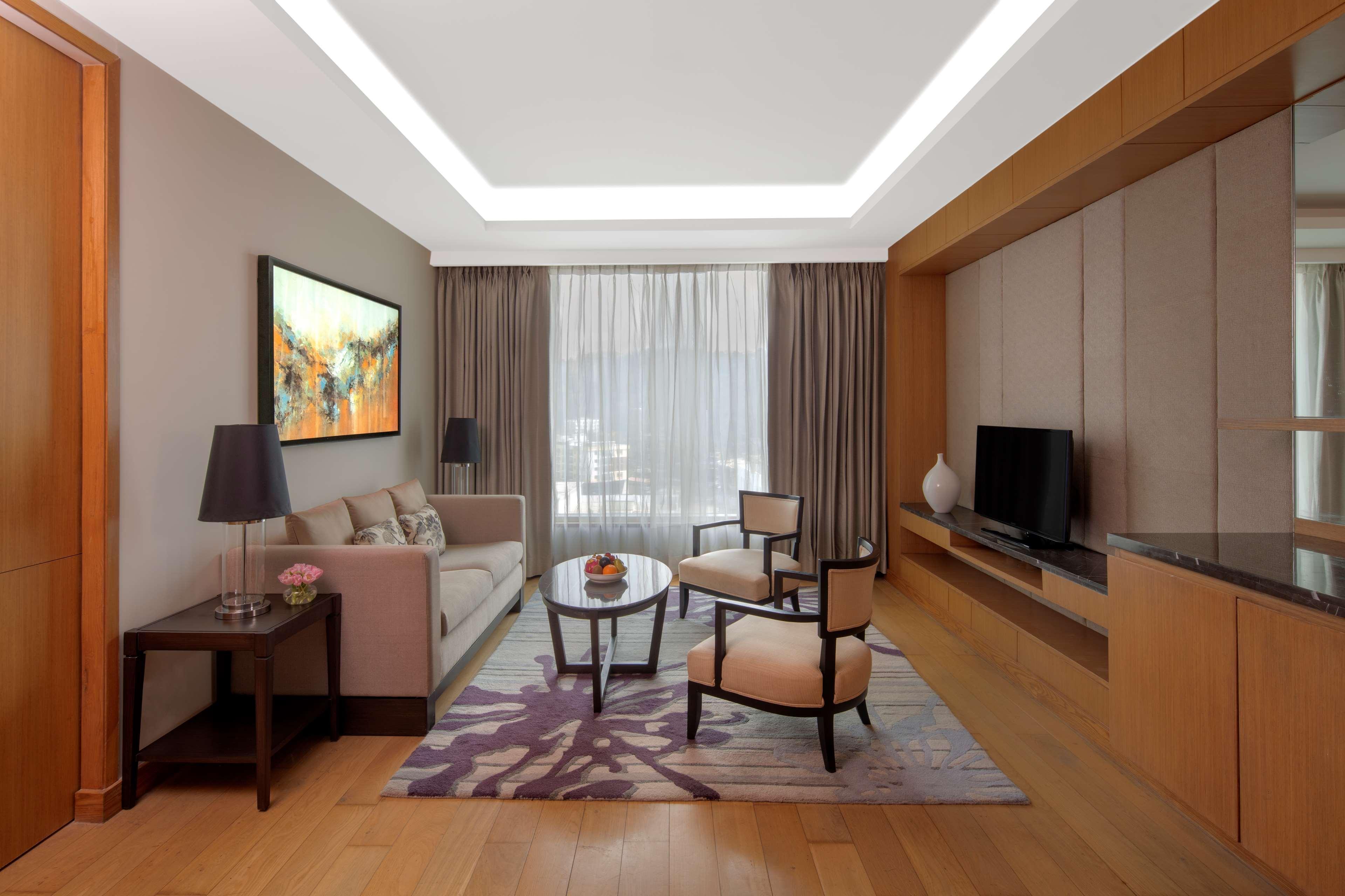 Radisson Blu Hotel Гувахати Екстериор снимка Living room