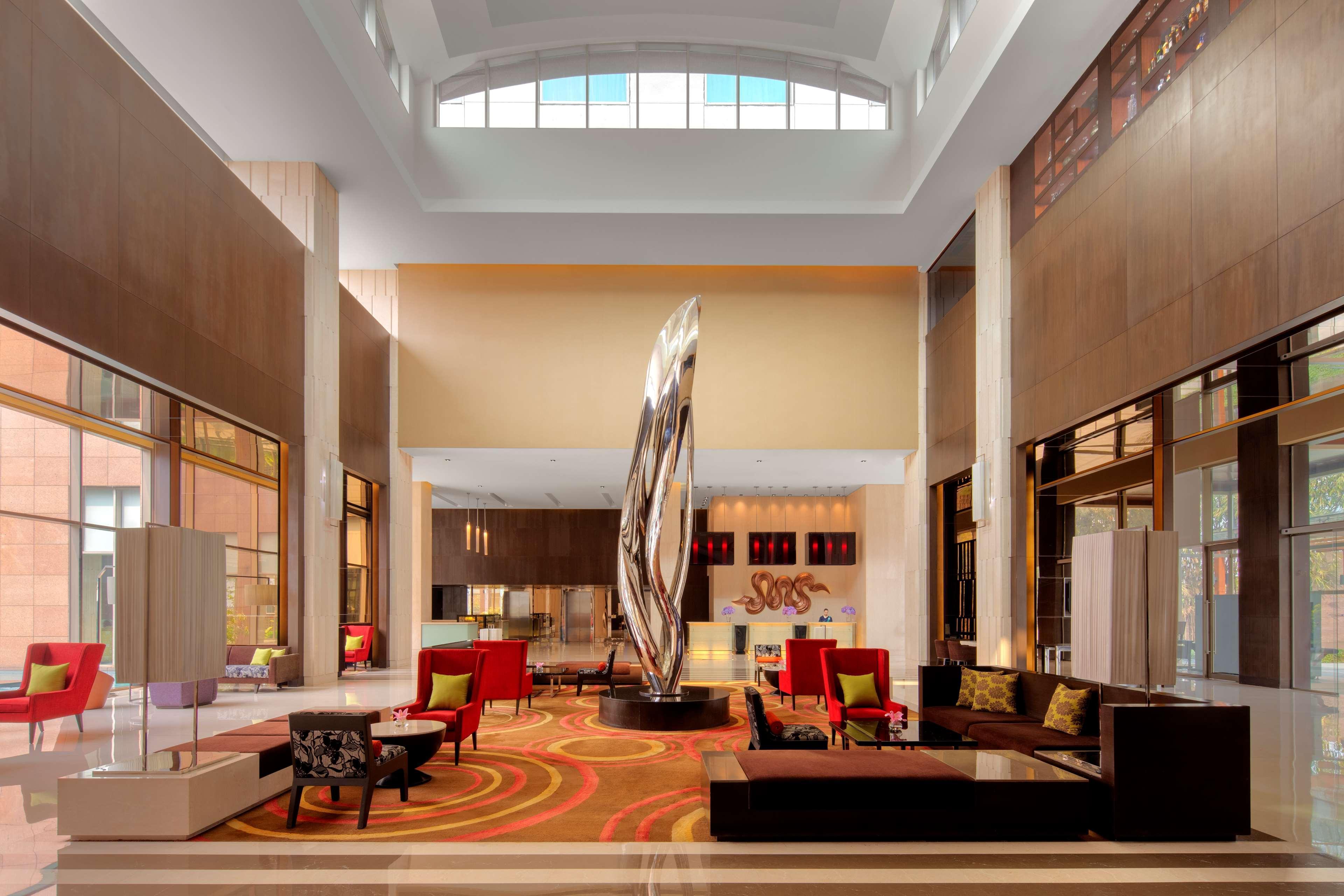 Radisson Blu Hotel Гувахати Екстериор снимка Lobby