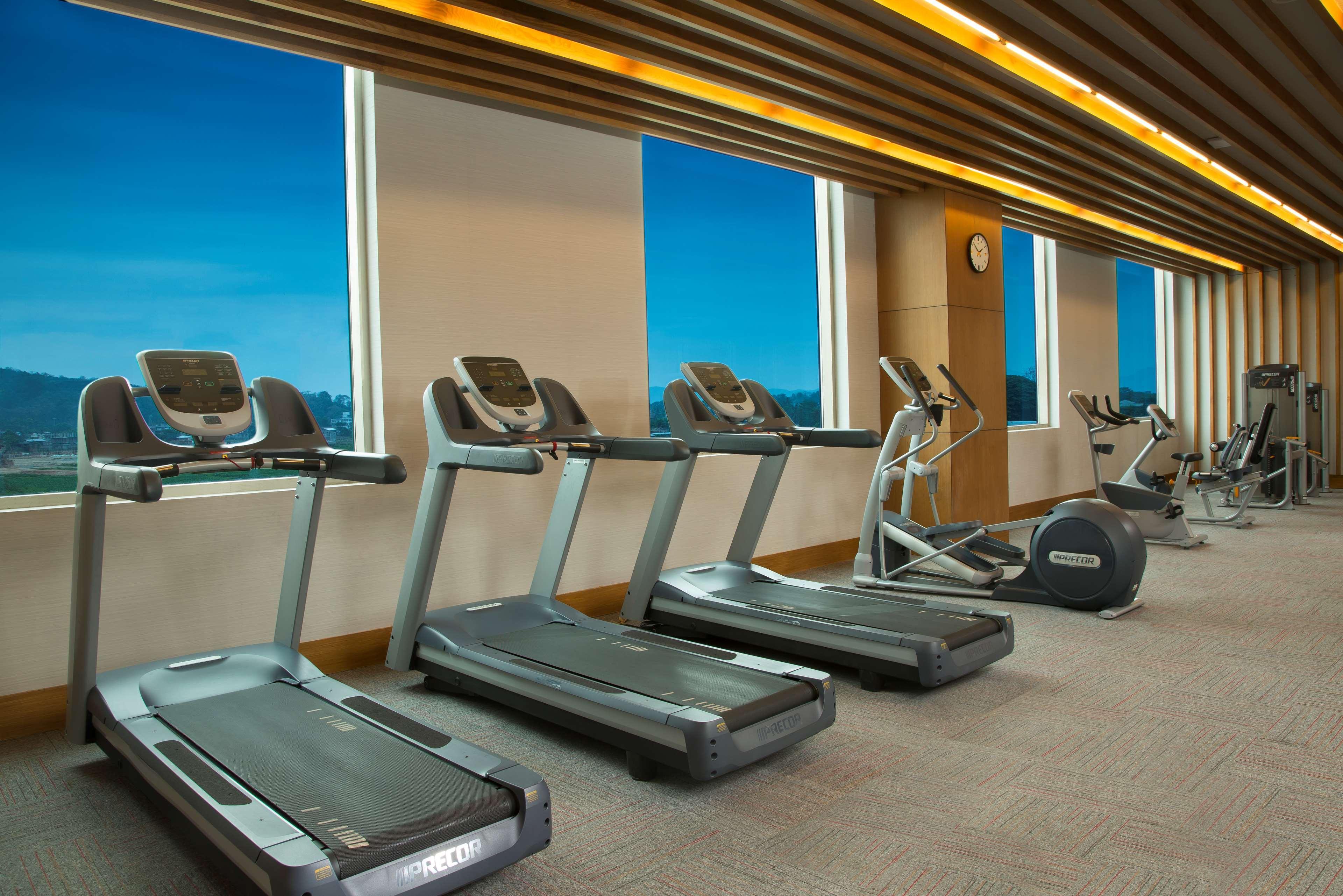 Radisson Blu Hotel Гувахати Екстериор снимка The gym at the hotel