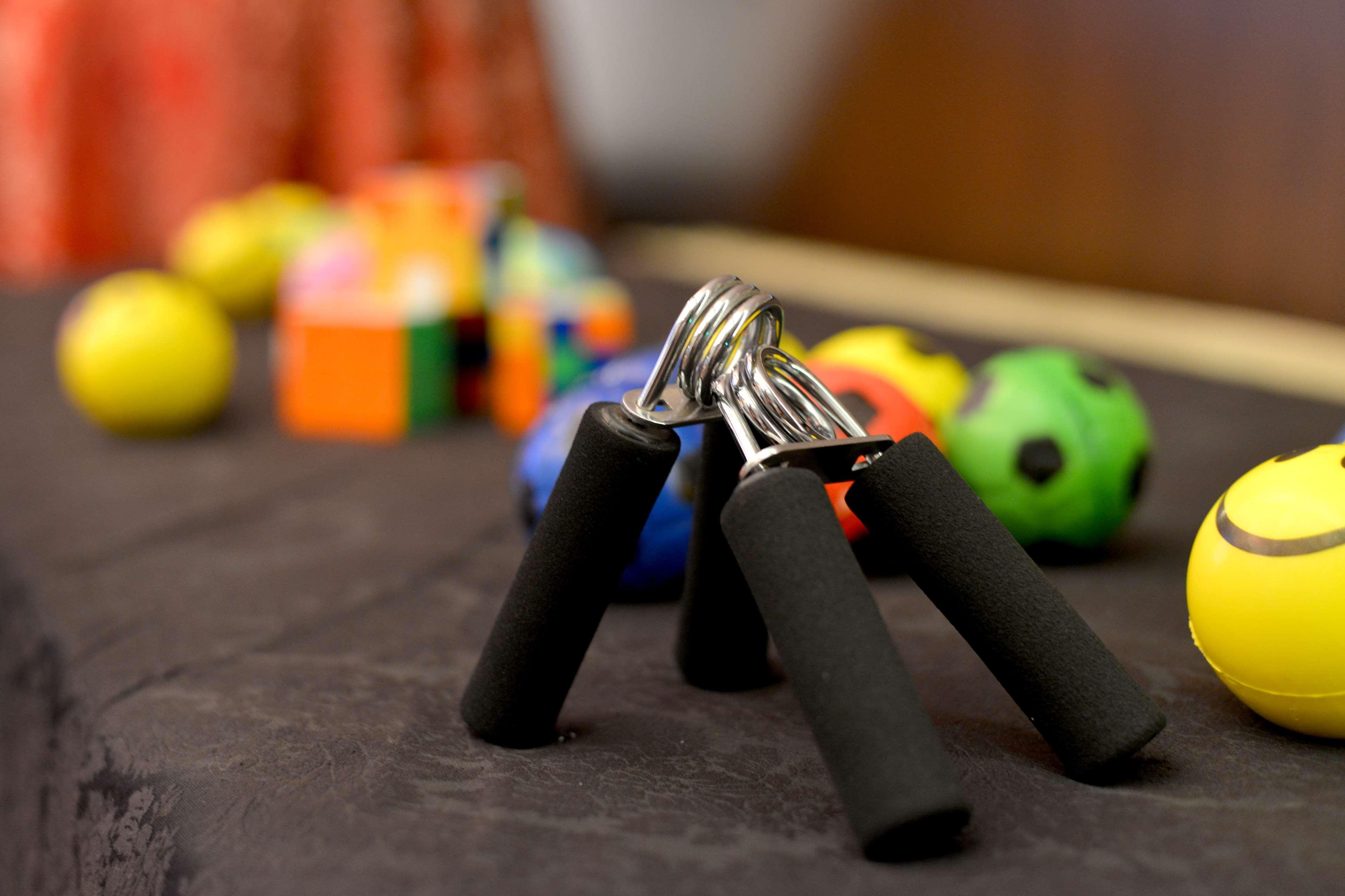 Radisson Blu Hotel Гувахати Екстериор снимка A pair of hand grips