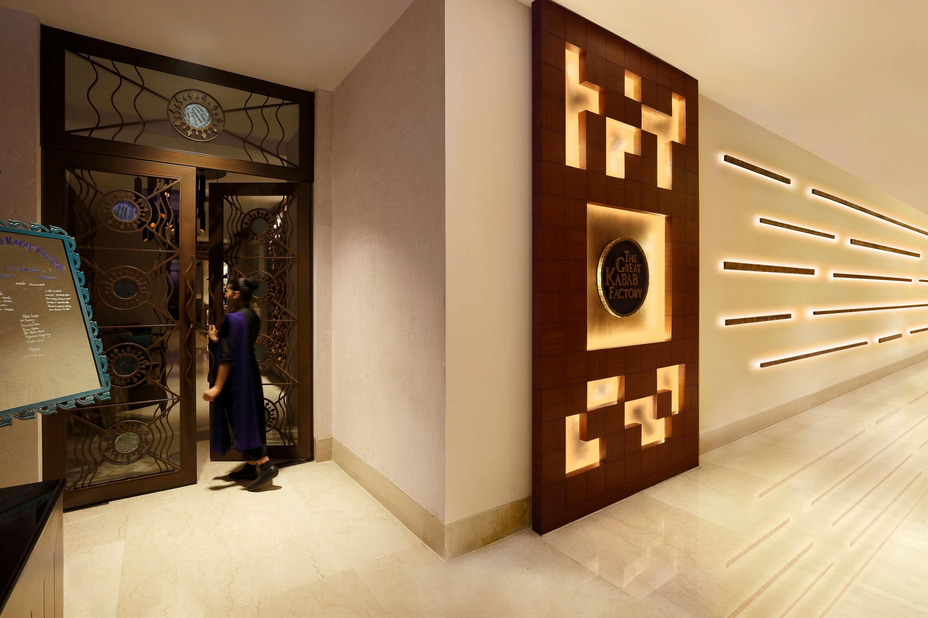 Radisson Blu Hotel Гувахати Екстериор снимка The Oberoi Mumbai