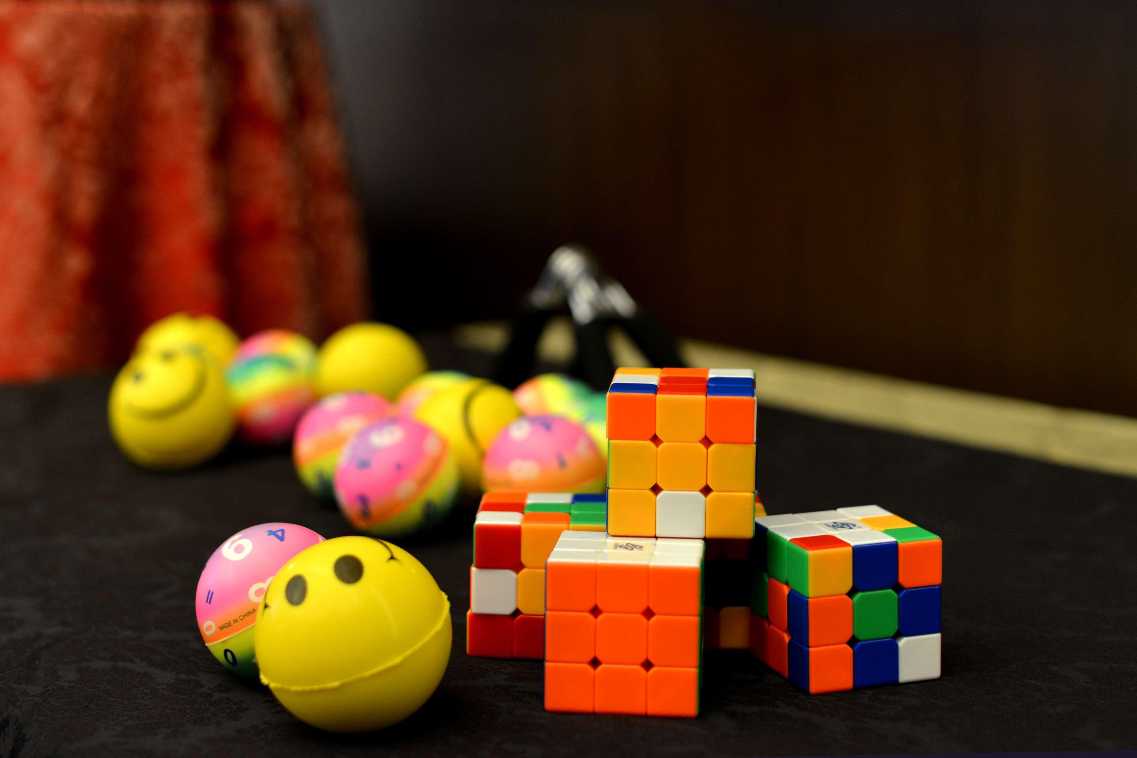 Radisson Blu Hotel Гувахати Екстериор снимка A variety of speedcubes
