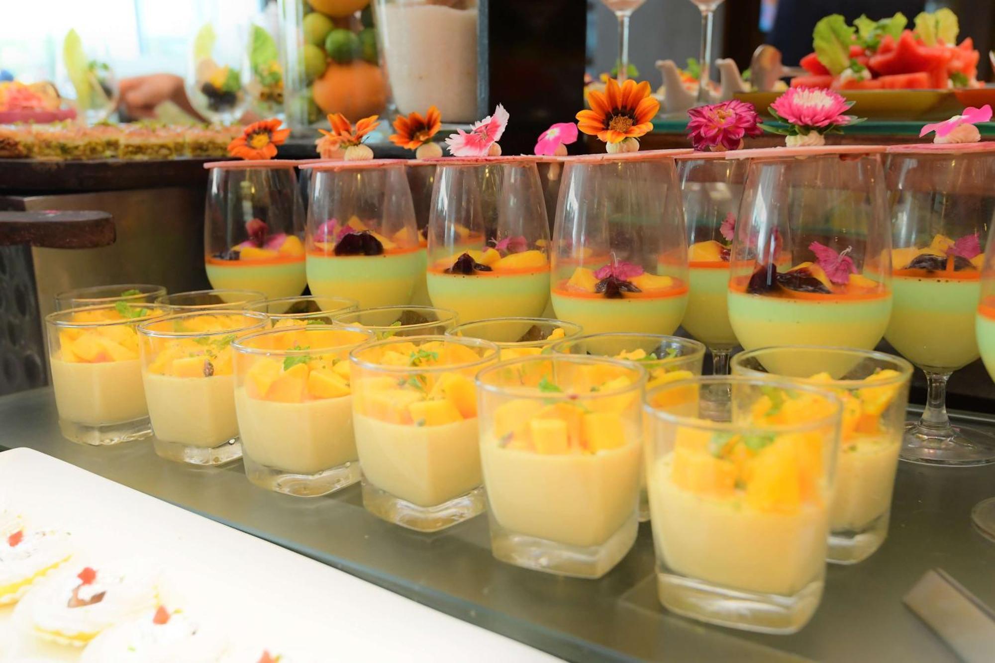 Radisson Blu Hotel Гувахати Екстериор снимка Mango pudding