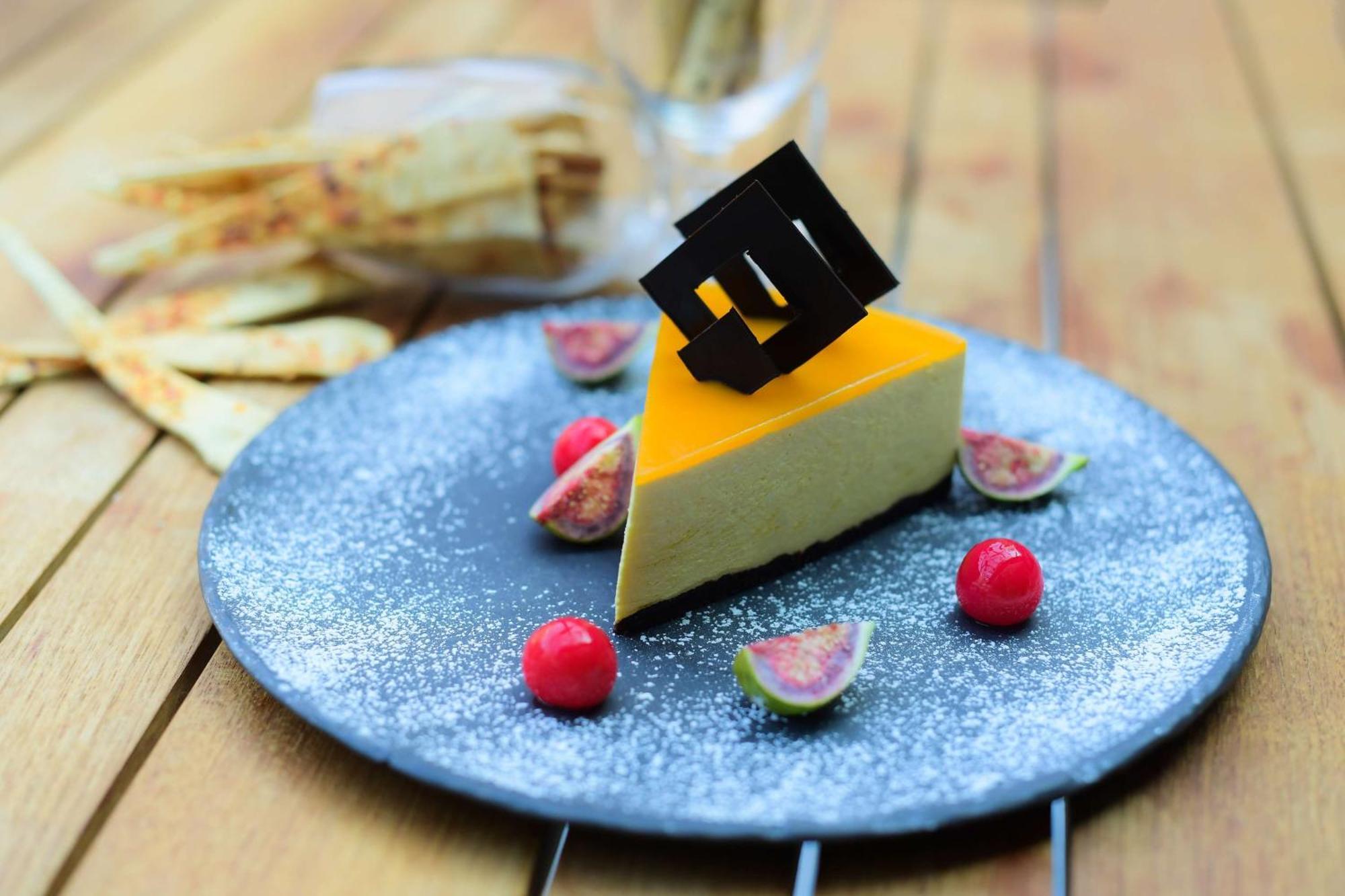 Radisson Blu Hotel Гувахати Екстериор снимка A slice of mango cheesecake